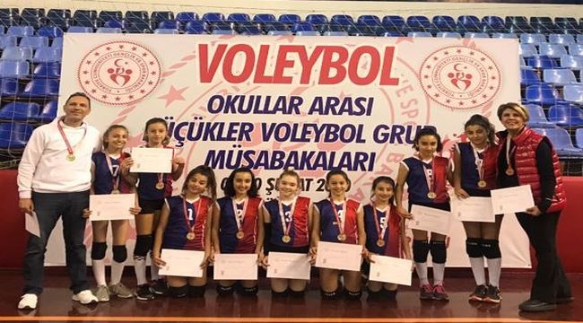 Urlalı Voleybolcular Yarı Finalde