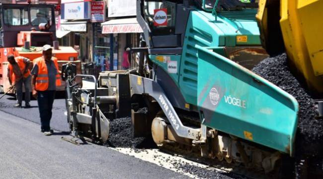 Bornova'da yollar yenileniyor