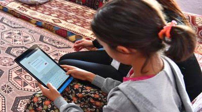 Tablet dağıtımına Kiraz'dan başlandı