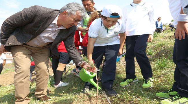 Güzelbahçe Belediyesi'nden Ağaç Dikim Seferberliği