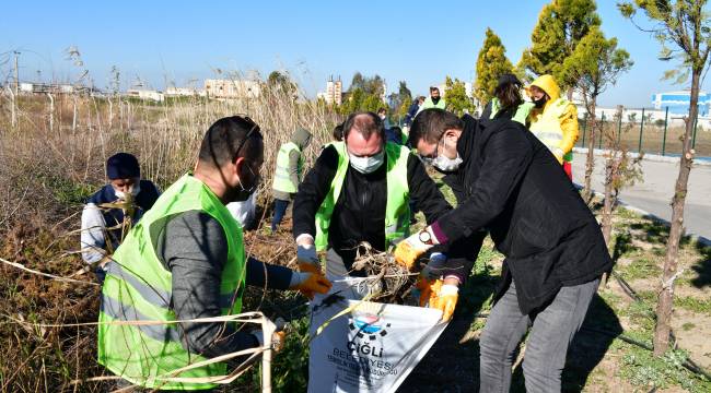 Çiğli'de Bahar Temizliği Kıyı Şeridiyle Başladı