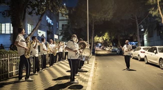 Karşıyaka Belediye Bandosu'ndan mahalle konserleri 