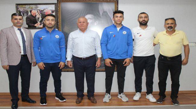 Başkan Karakayalı'dan Sporculara Çeyrek Altın 