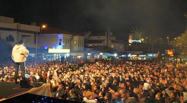 Ot Festivali Konserleriyle Alaçatılılar Baharı Karşıladı