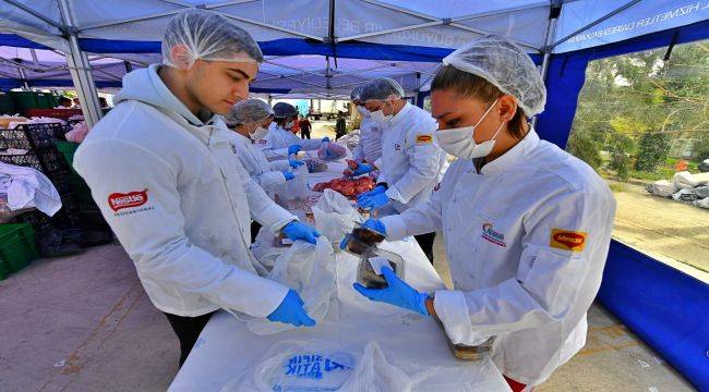 İzmir dayanışması Ramazan'da büyüyerek sürüyor