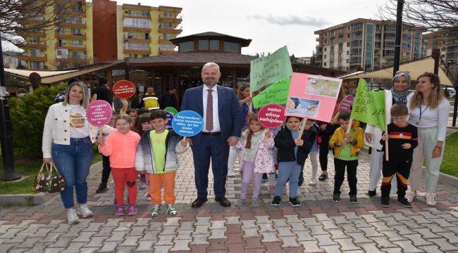 Öğrenciler can dostları için mama ve su kabı düzeneği kurdu 