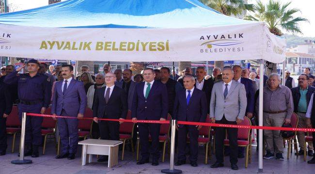 Ayvalıklı Muhtarlar Cumhuriyet Meydanı'nda Buluştu