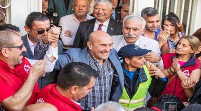 İzmir Büyükşehir Belediye İşçileri Başkan Soyer'i Yalnız Bırakmadı