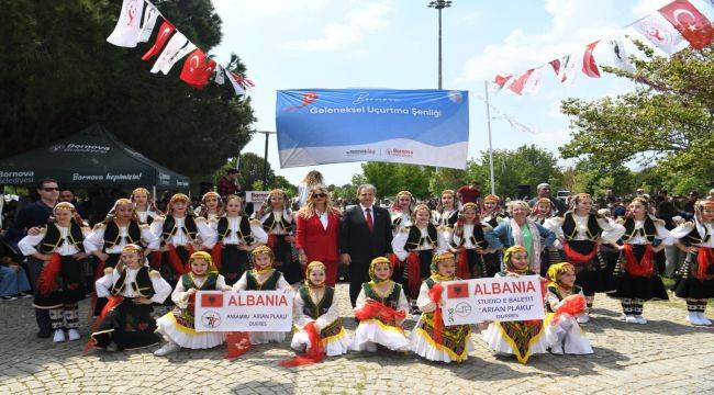 Bornova'da gökyüzü uçurtmalarla renklendi