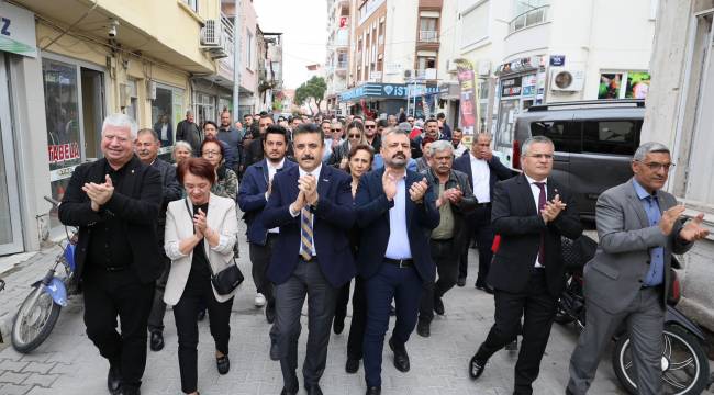 Dikili'de Miting Havasında Seçim Ofisi Açılışı