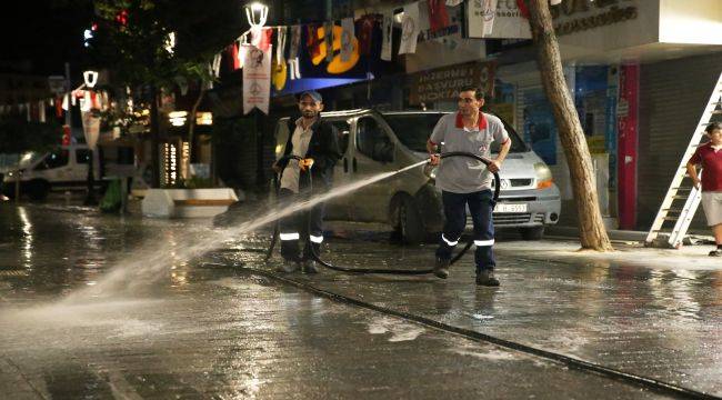 Karşıyaka Çarşısı'nda dip bucak gece temizliği