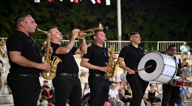 Çamdibi Atatürk Parkında Bando Balkan rüzgarı